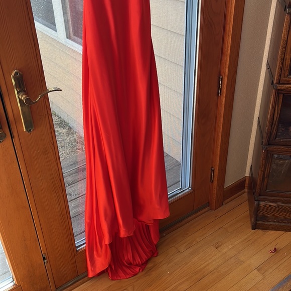Dress - Picture 3 of 6